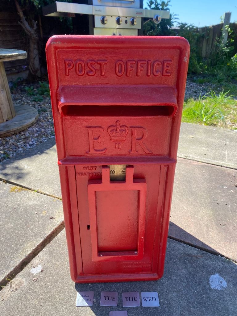 ROYAL MAIL. GENUINE Antique POST  BOX 
