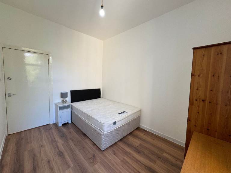 Furnished Double Room - Bills Inc - Southside Glasgow