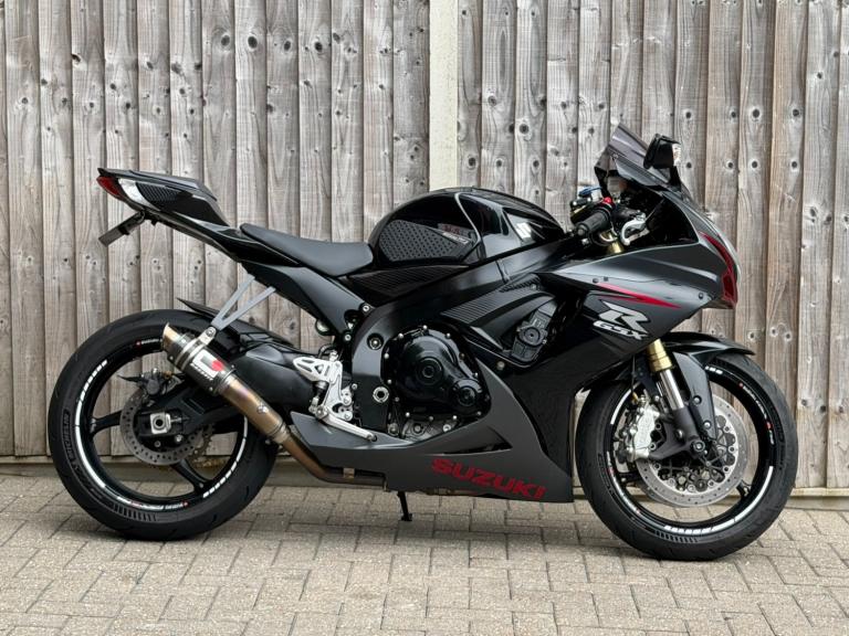 SUZUKI GSXR 750 L1 2011 (11) SUPER SPORT + ONLY 11,000 MILES WITH F/S/H