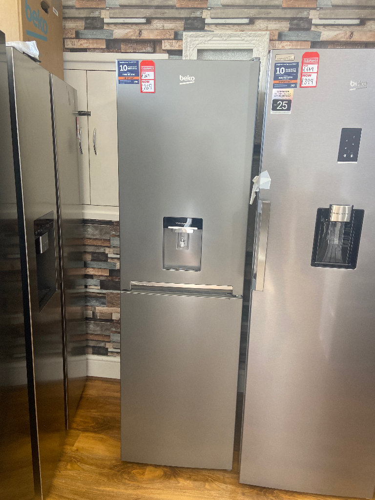 😎NEW😎RRP £399!! Beko 55cm Frost Free Fridge Freezer - Silver 