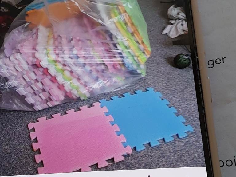 30 Multicoloured Foam Interlocking Play Mats – Good Condition