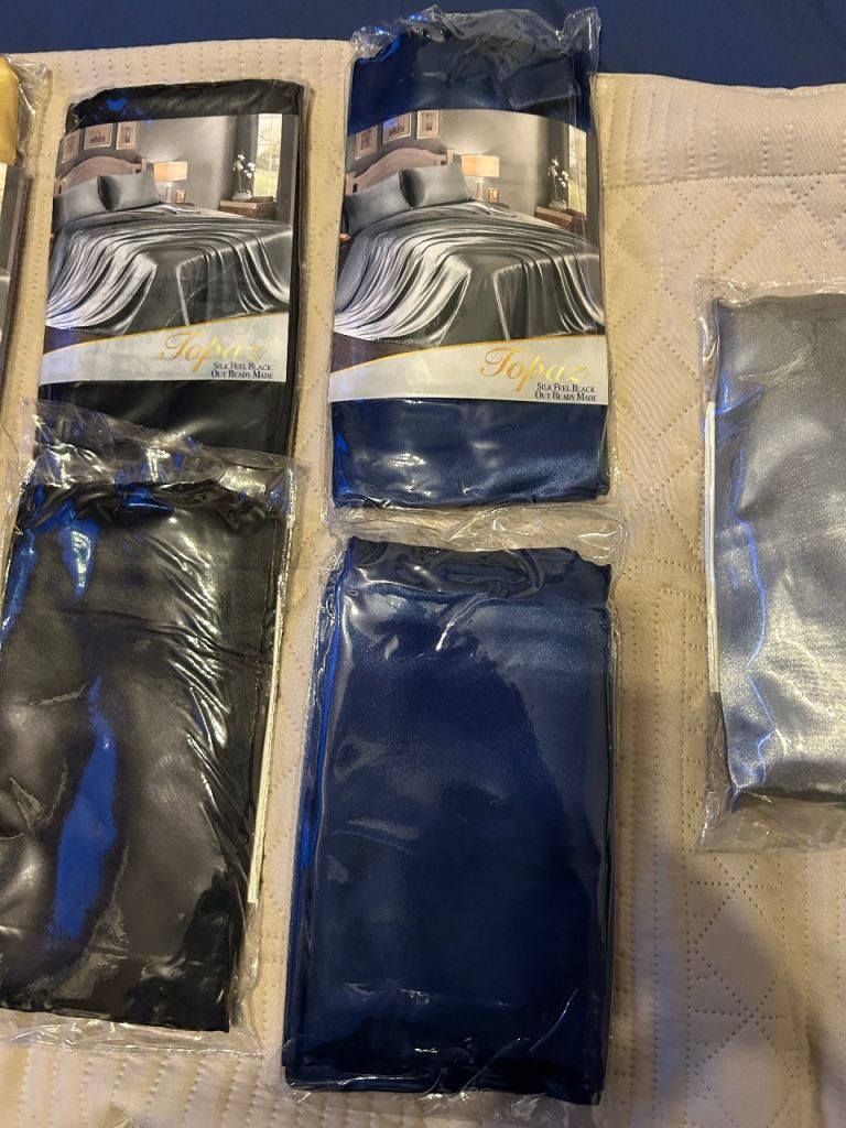 4 x pairs of silk feel pillow cases super soft 