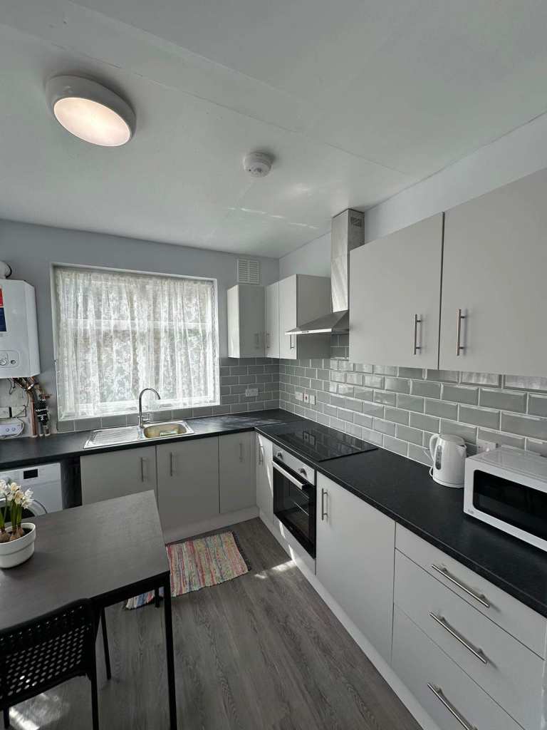 DOUBLE ROOM AVAILABLE NOW Tottenham Hale ,  N17 – 3 minutes from station