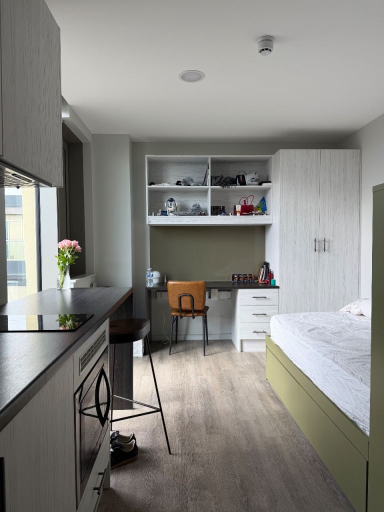 Looking for a replacement tenant in a private studio, Shoreditch, 13.07-24.08