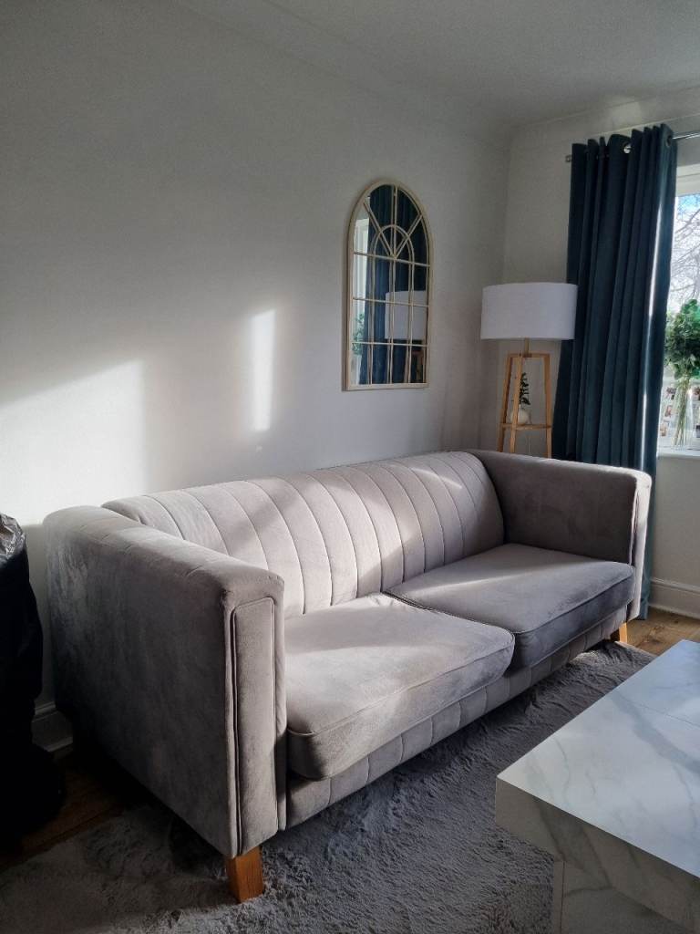 Sofology - Fluted Isla – 3 Seater Sofa – Velluto Silver/Grey - Light Wood Feet