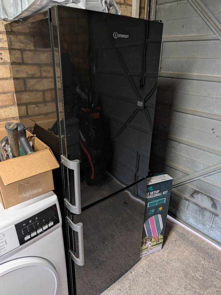 Indesit Fridge Freezer – Black, Good Condition