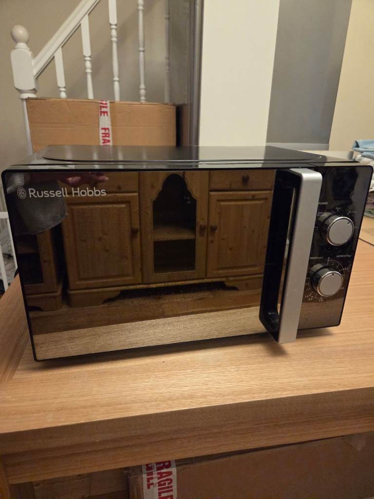 Russell Hobbs Microwave Oven – Black, good condition 