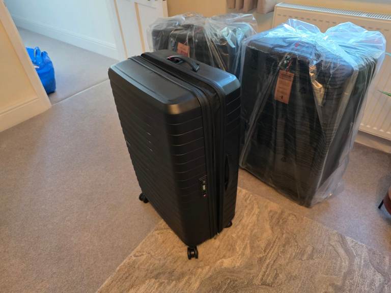 Large American Tourister Suitcases