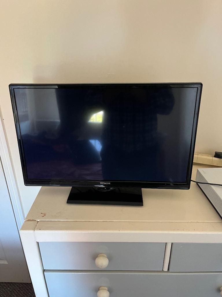Hitachi 24 Inch TV with 2 HDMI Ports in Great Shape
