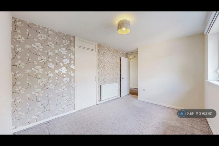2 bedroom flat in Irving Quadrant, Clydebank, G81 (2 bed) (#2762791)