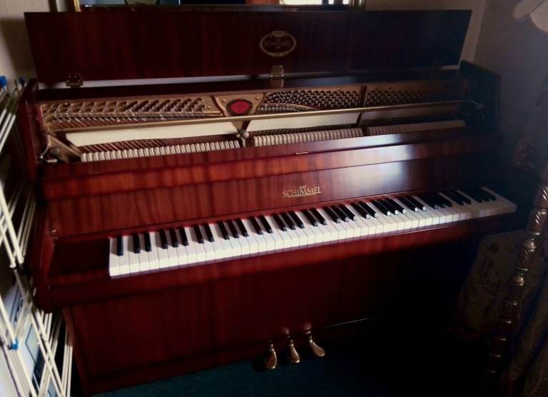 Schimmel Grand Compact Upright 103 finished in Tiger Mahogany Lovely condition