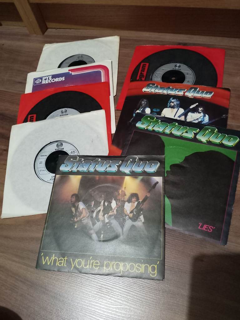 8 Status Quo 45 vinyl singles from the 70s and 80s - excellent condition
