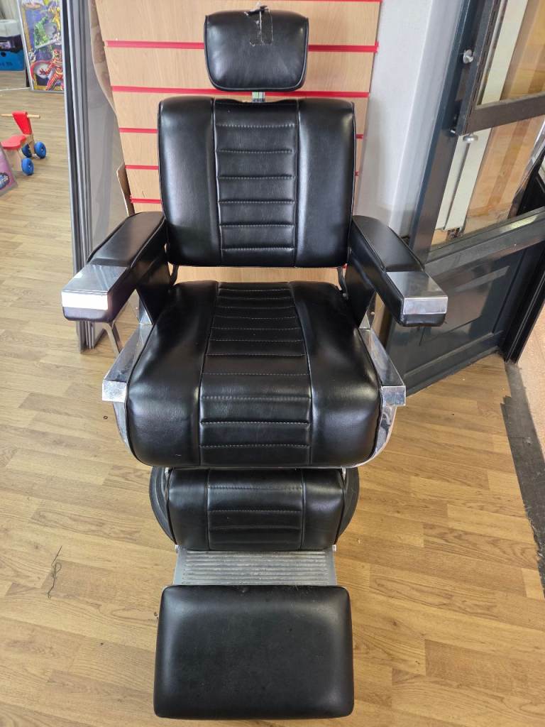 Black Barber Chair - Good Condition