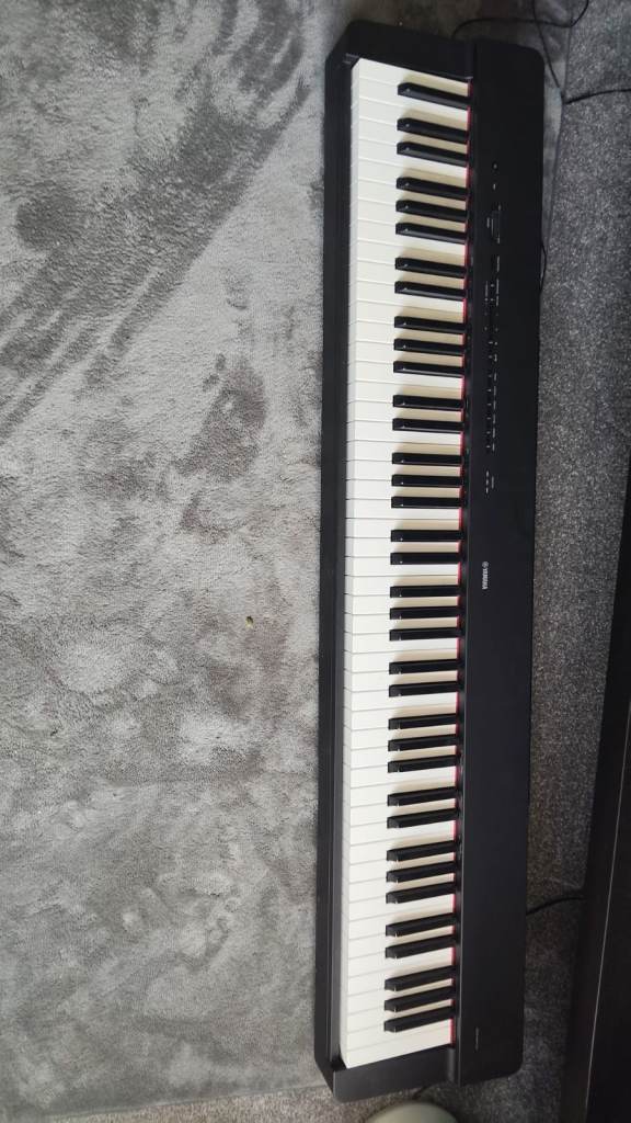 YAMAHA DIGITAL PIANO P225