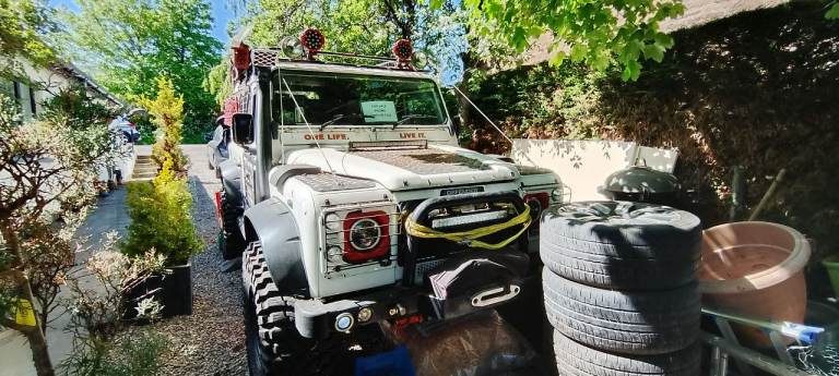Land rover defender 