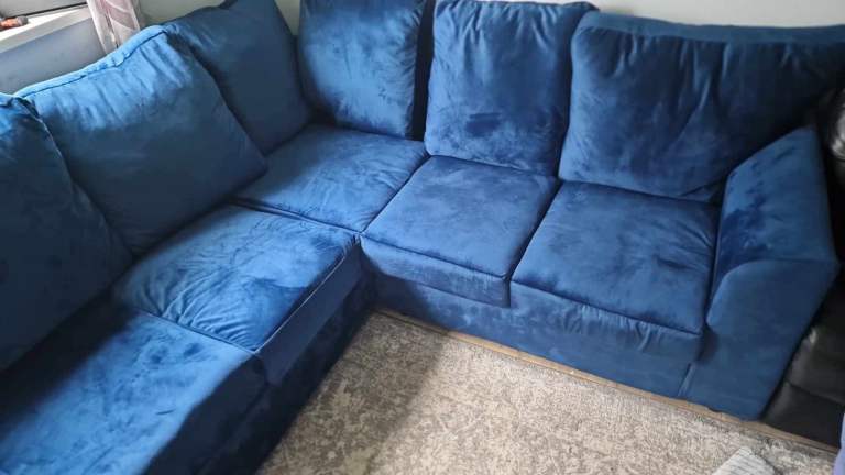 Corner sofa with chaise lounge