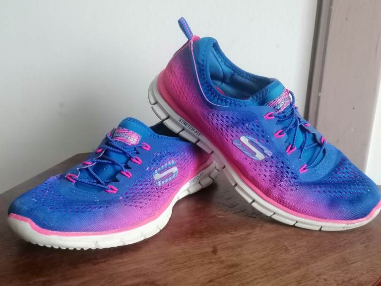 Good Condition Skechers Women's trainers shoes. Air cooler memory foam.. Size Uk - 5.5.