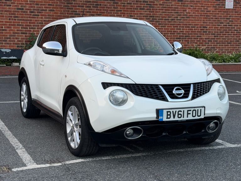 Automatics Nissan Juke 1.6 Petrol 5 Door White Low Mileage 