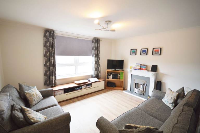 Contemporary, 2-bedroom, 1st floor flat in Bonnington – available soon