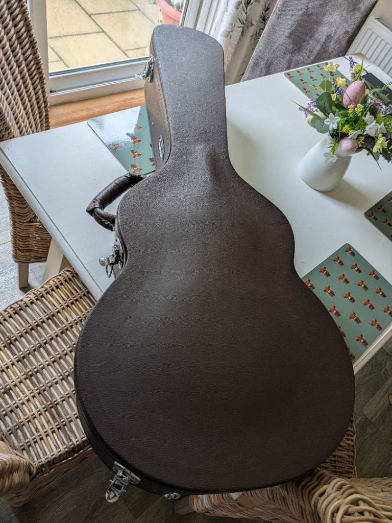 Faith Hard Case for Acoustic Guitar – Good Condition