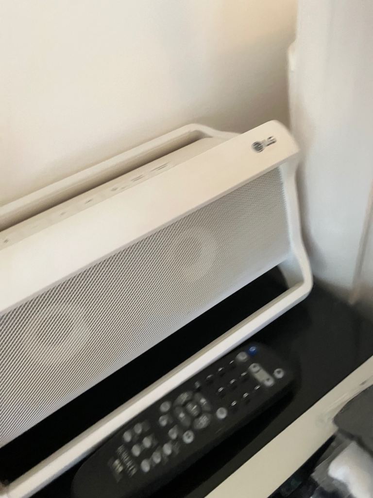 LG PK7W Portable Bluetooth Speaker with Meridian Audio – White, Good Condition