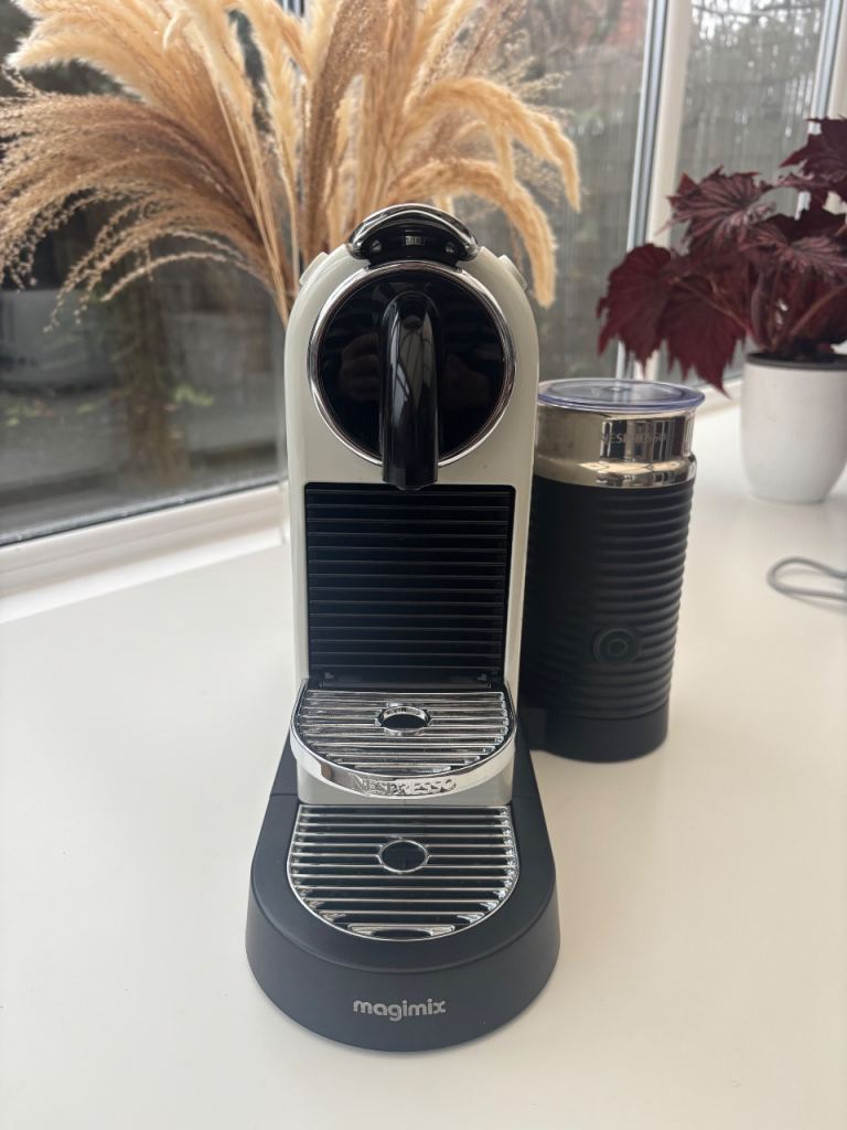 Magimix Nespresso Citiz Coffee Pod Machine with milk frother - Cream