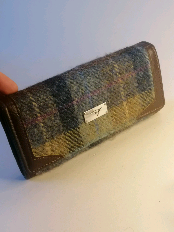  Very nice Vintage style 7-inch woman's wallet. Brand new. 