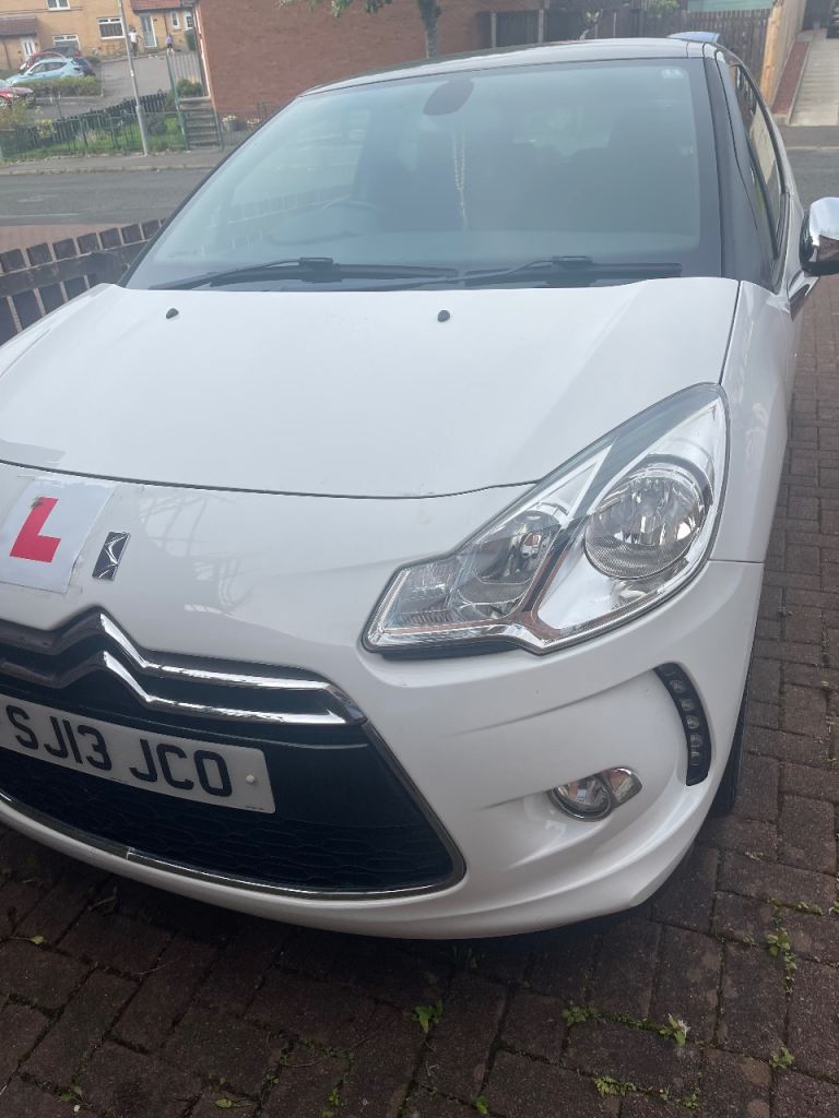 Citroen, DS3, Hatchback, 2013, Manual, 1598 (cc), 3 doors