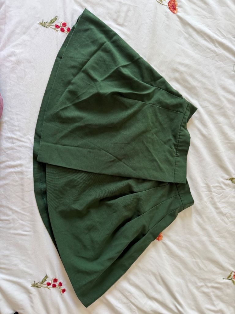 ASOS Design Green Pleated Mini Skirt – UK Size 8
