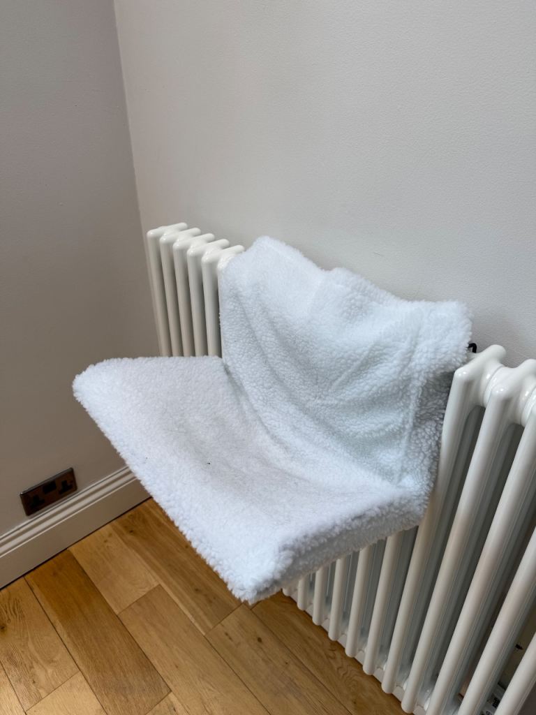 Radiator cat bed
