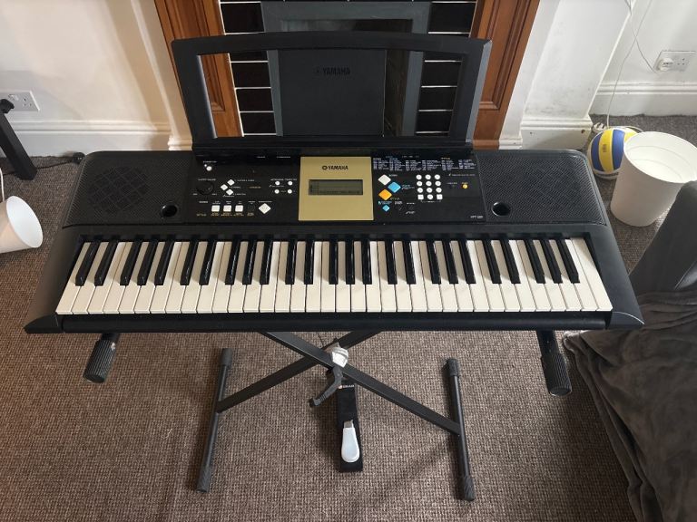 Yamaha YPT-220 Piano Keyboard with folding stand and sustain pedal