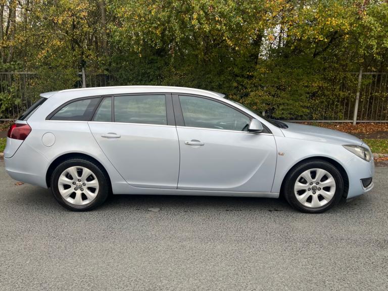 VAUXHALL INSIGNIA 2.0 CDTi ecoFLEX Design 5dr / HPI CLEAR / £35 TAX / LONG MOT