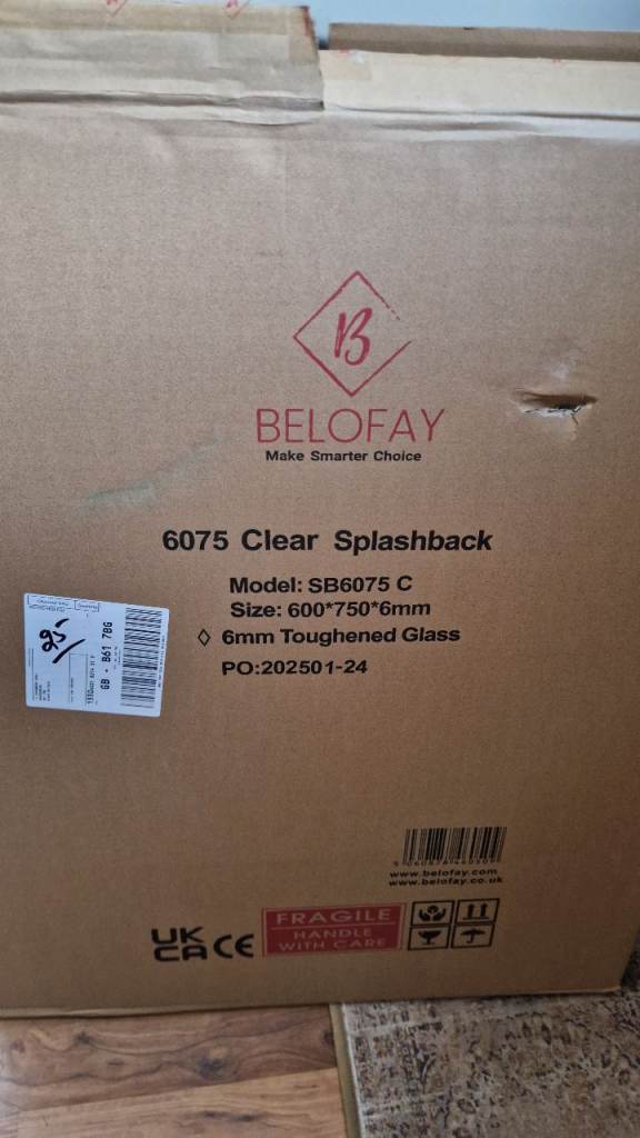 Glass kitchen splashback