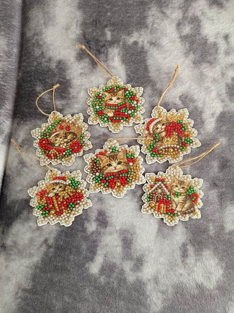 Set of 6 Christmas Kitten Beaded Ornaments