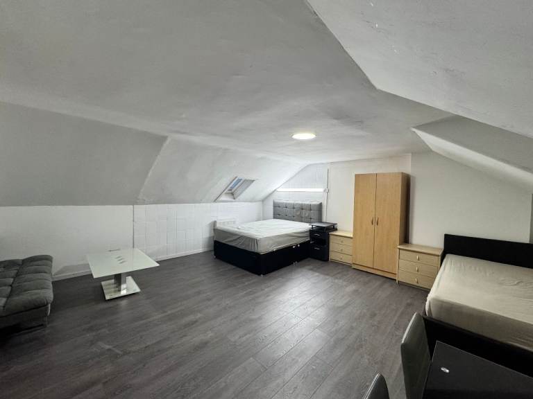 Attic Room with Private Kitchen - Bills Inc - Glasgow, Southside