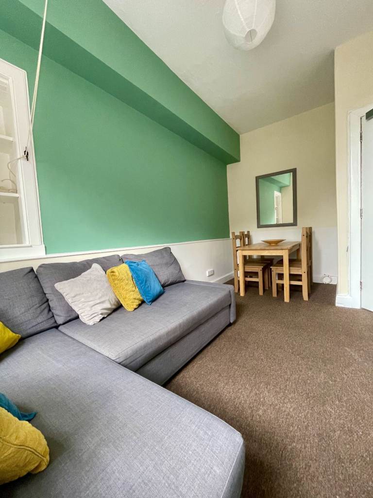 Cosy 3-Bed HMO Flat in the Heart of Leith (Dalmeny Street)