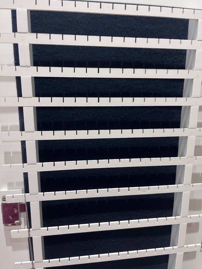 Mirror cabinet with jewellery storage