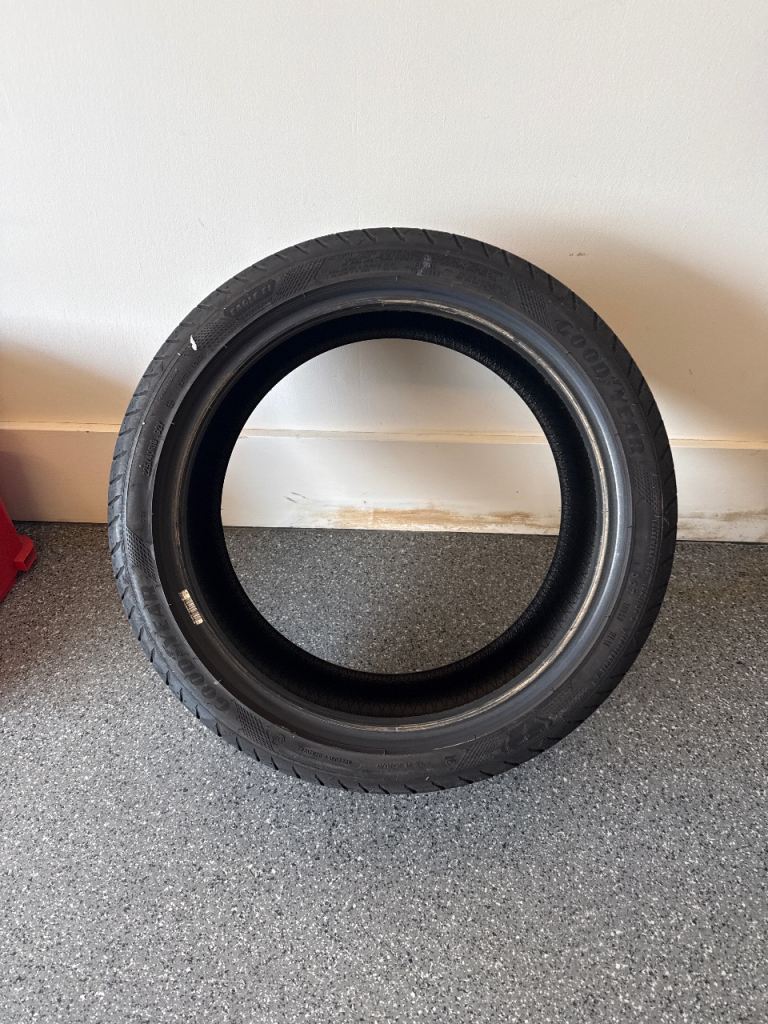 Set of four Goodyear Eagle F1 225/40R18 92Y Extra Load tyres