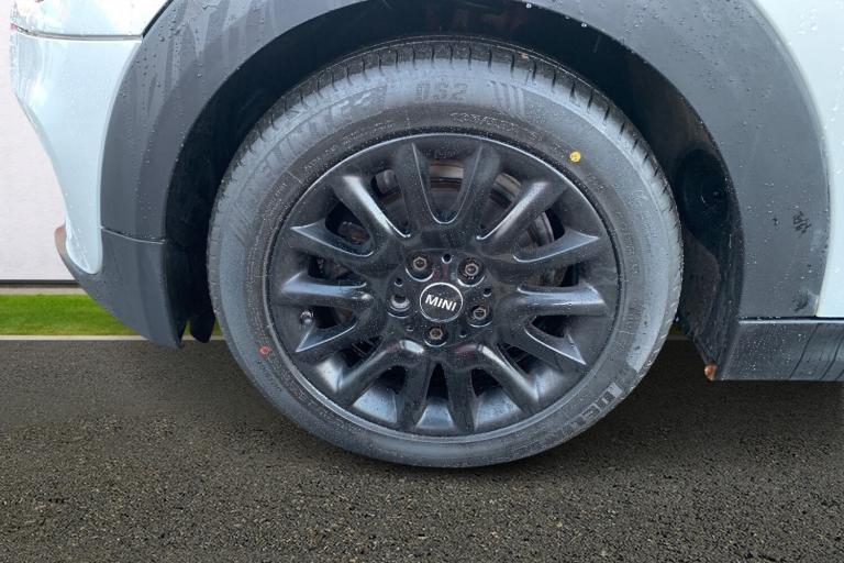 2017 MINI Hatch 1.5 Cooper D 3dr Auto [Chili Pack] Hatchback DIESEL Automatic