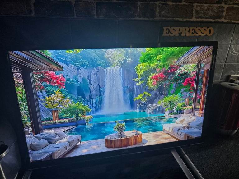 JVC 32" LED Smart TV with DVD Player – Good Condition