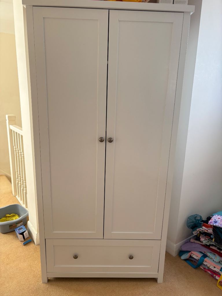 Small / child’s wardrobe 