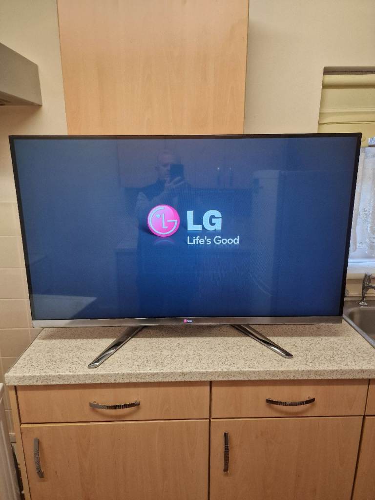 LG FLAT SCREEN TV
