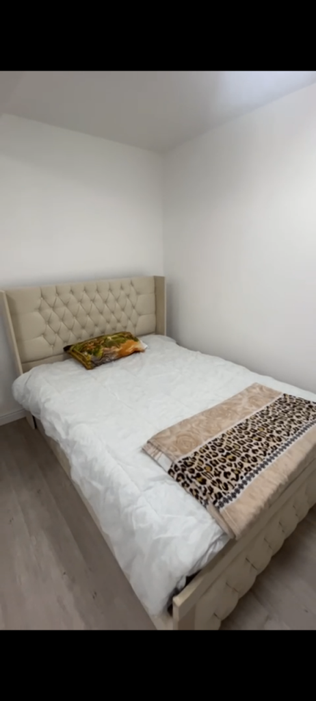 En-suite room flat with shared kitchen including bills near city centre