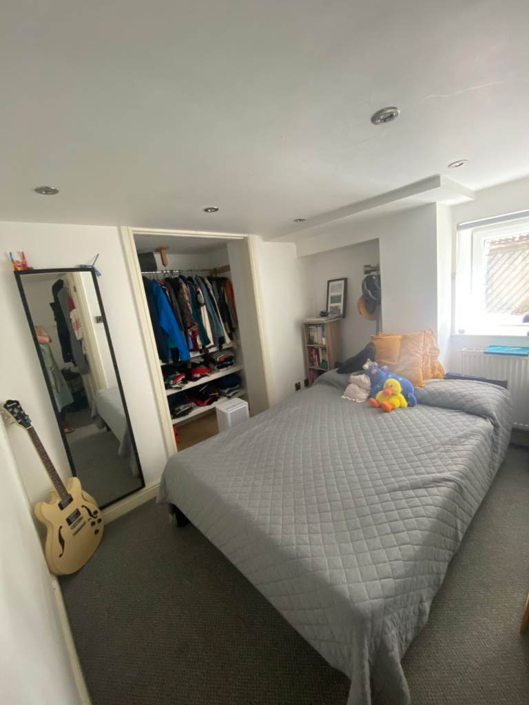 Small Double Bed Bedroom in beautiful apartment in Whalley Range -MCR