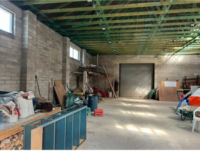 Bristol 2000 sqft industrial unit with parking
