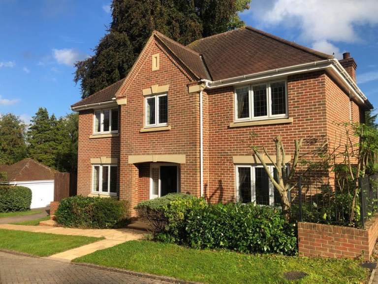 5 bed detached in Horsham  RH12 4BB Gated entry ready now !