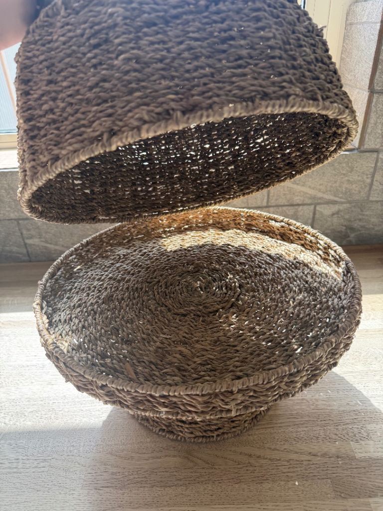 Cake stand with cover