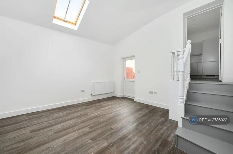 1 bedroom flat in Lynchford Road, Farnborough, GU14 (1 bed) (#2736322)