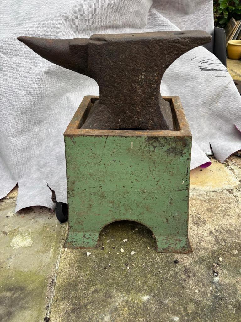Anvil With Stand
