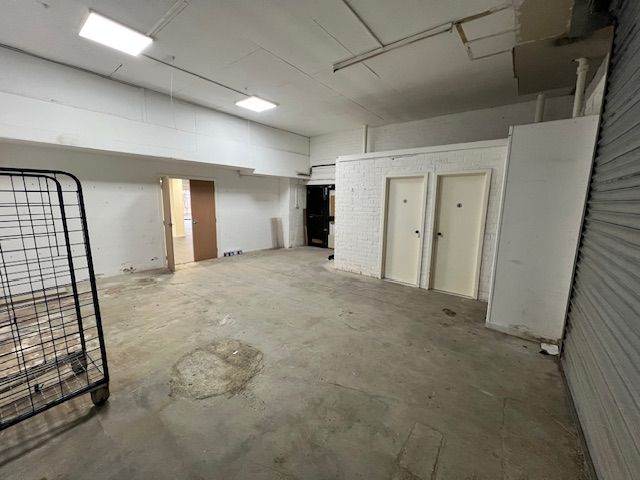 Commercial shop unit for rent - Benarty Square, Ballingry